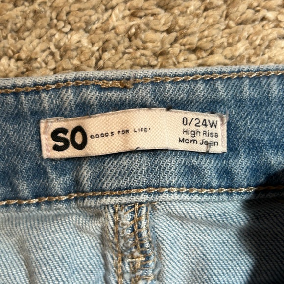 Light wash SO high rise mom jeans! size 0/24W, only worn a few times - Picture 4 of 4